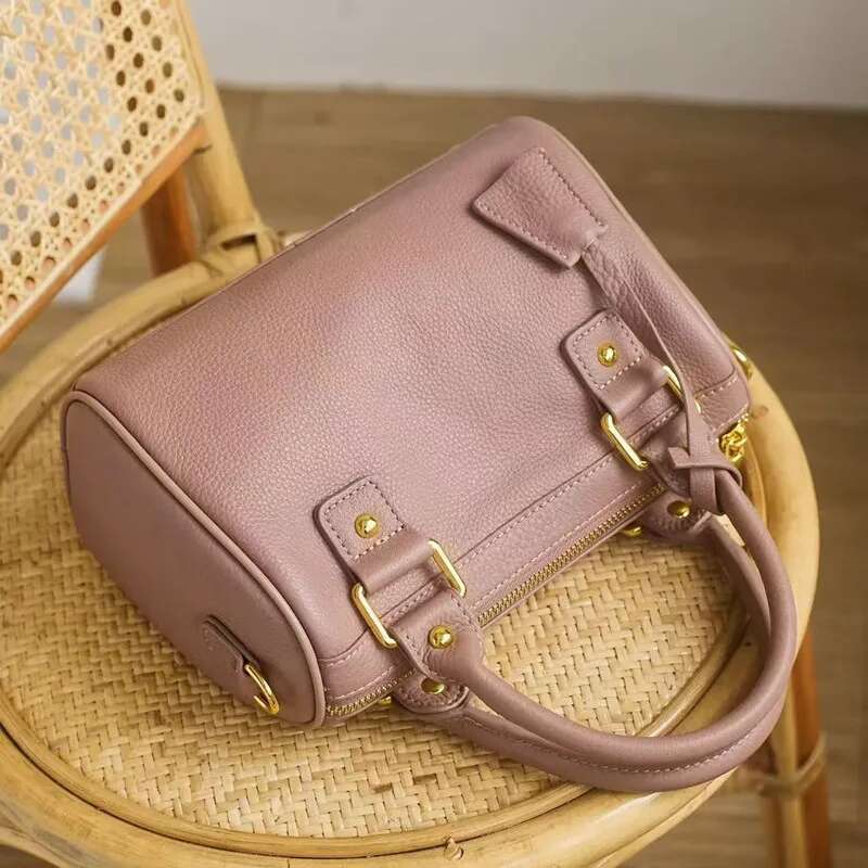 2025 New Women's Designer Single Shoulder Crossbody Bag Women's Genuine Leather High Texture Large Capacity Handbag Outdoor Leisure Bag Men&