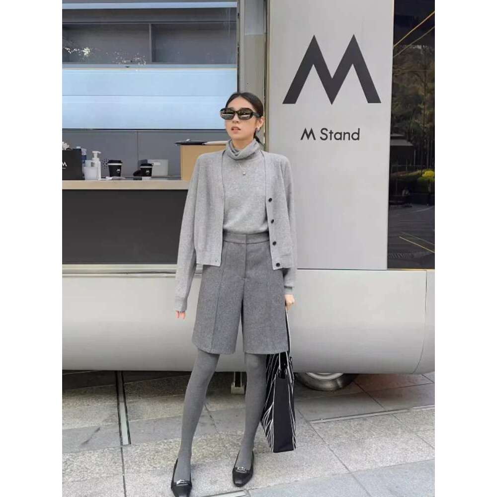 Retro Fashion Woolen For Women's Autumn And New Versatile High Waisted A-E Winter Wide Leg Shorts