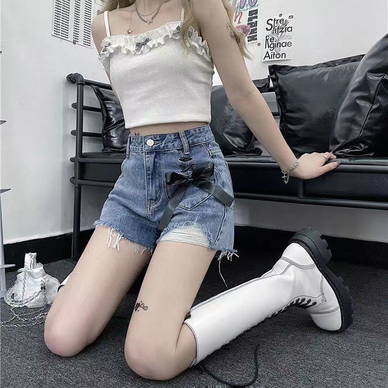 2025S Women s Designer Shorts With Bow Piercing Jeans Summer New High Waist Wide Leg Loose Pants Line Pants Hot Pants Beach Pants