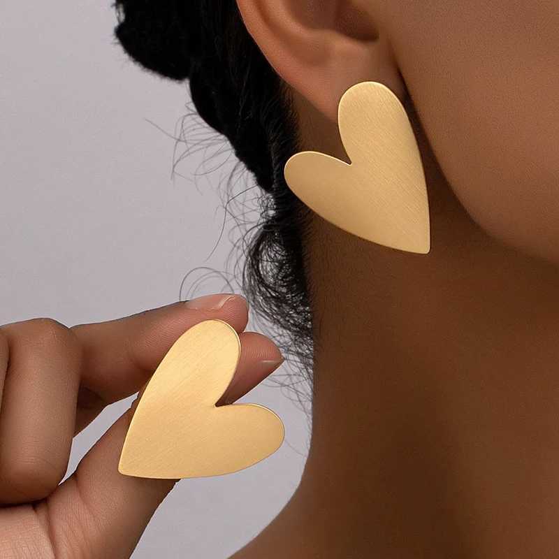 Large Metal Heart Post Earrings For Women Classic New Styles Fashion Jewelry Party Accessories Love Design Wholesale Gifts C1599 Z250408