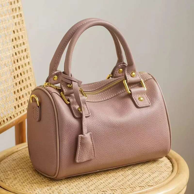 2025 New Women's Designer Single Shoulder Crossbody Bag Women's Genuine Leather High Texture Large Capacity Handbag Outdoor Leisure Bag Men&