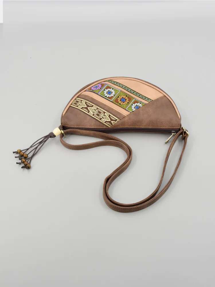 New Crossbody Small Embroidered Bag, With Retro Style, Lightweight, Large Capacity, A Niche Single-Shoulder Bag For Girls