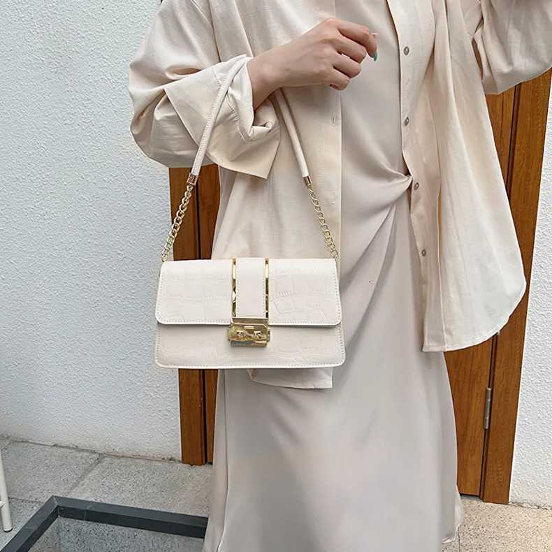 Luxury Brand Designer 2025 Summer New Minimalist Commuter Vintage Women's Underarm Valentine's Day Limited Chain Small Square Bag