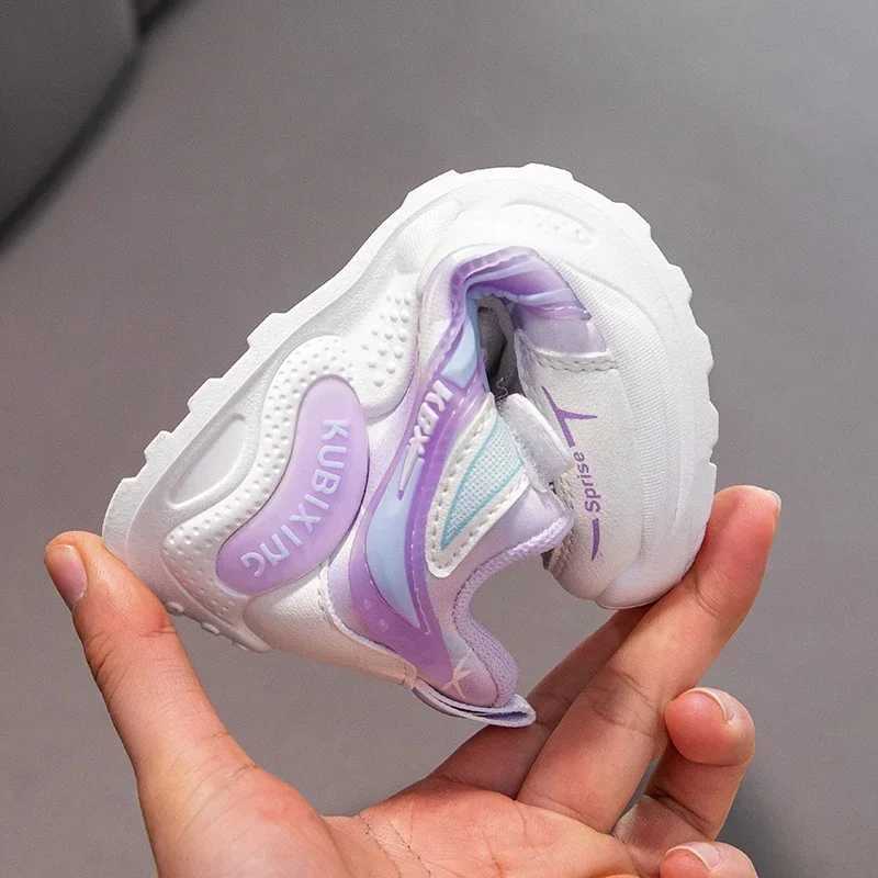 Student sports shoes mesh breathable 2025 brand new childrens running shoes white anti slip childrens fashion shoes thick soft sole trend X250409