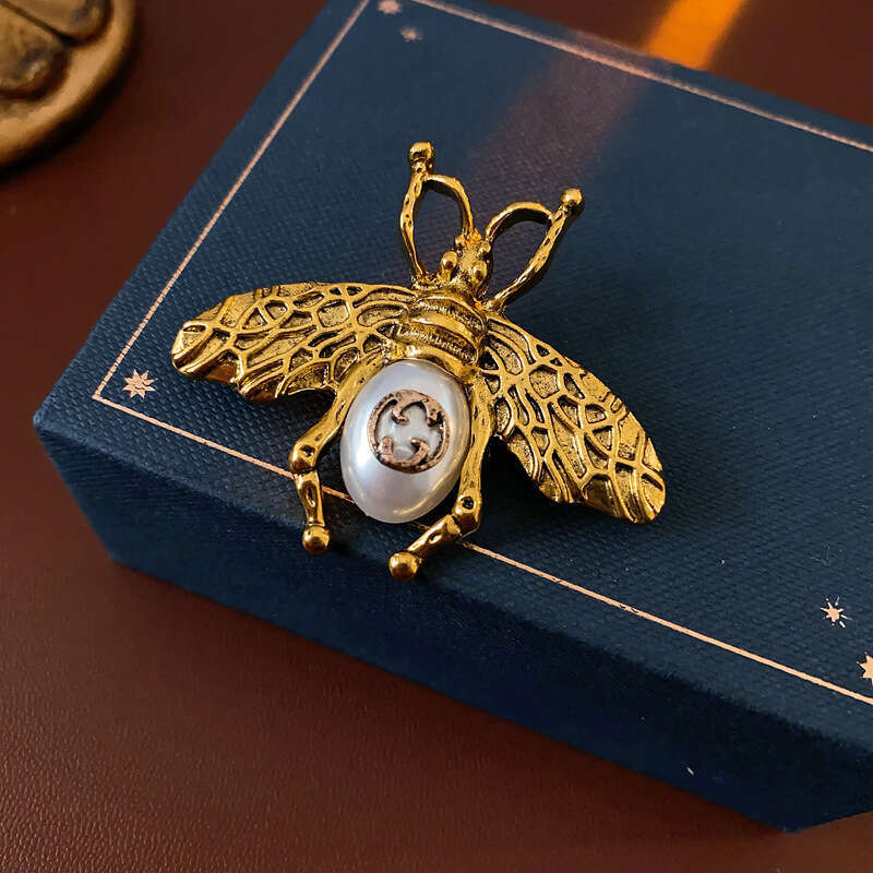 Vintage Honey Bee Pearl Brooch, New Light Chest wer, niche design, accessory for women
