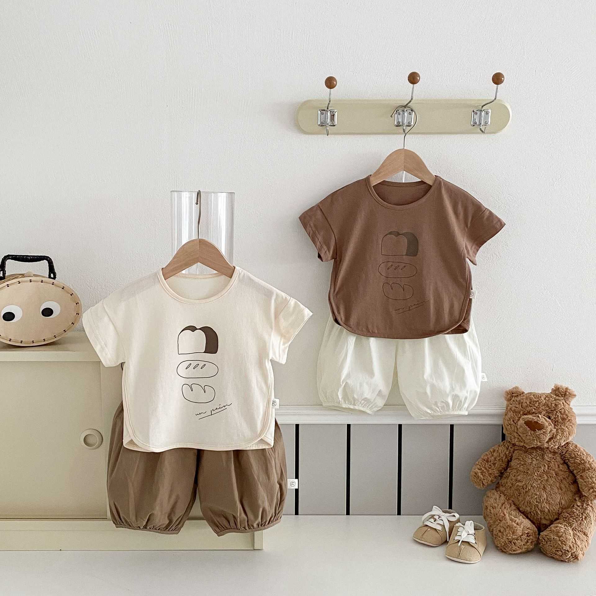 Summer thin mens and womens baby short sleeved T-shirt top baby loose shorts pants Korean version ins childrens clothing set S2548