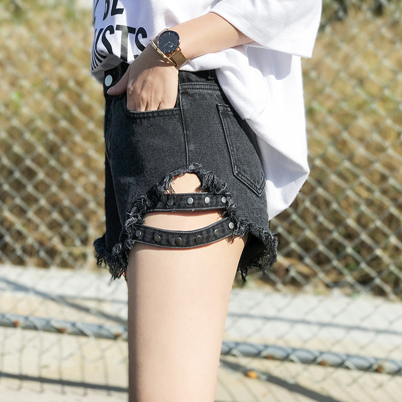 2025S Women S Designer Shorts Side Nailed Denim Shorts With Loose Holes High Waisted Jeans Wide Legs Slim And Worn Hot Pants For Women Hot Pants Beach