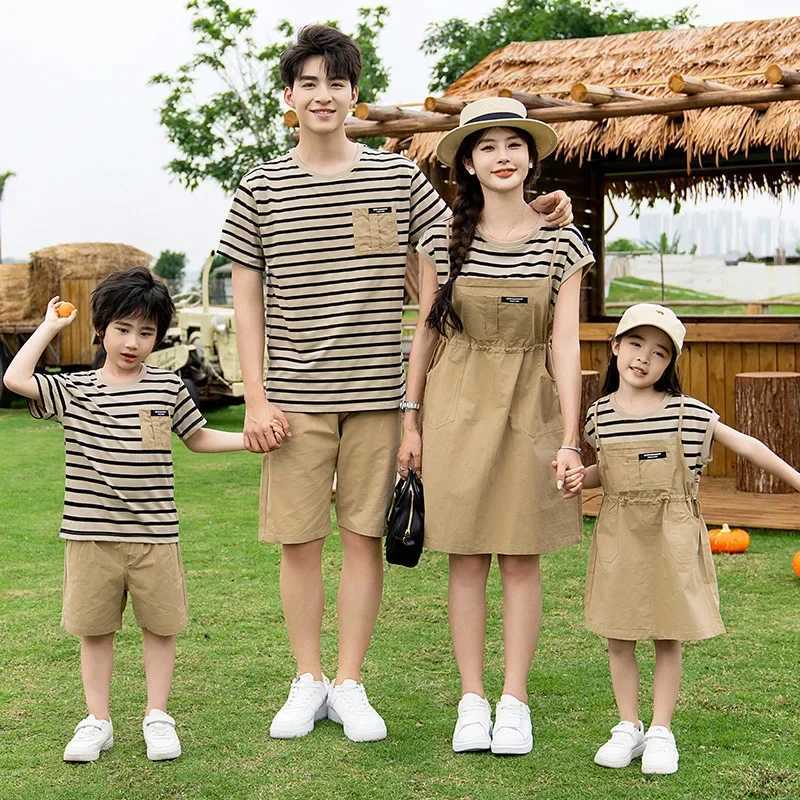 Mom Dad Child Family Matching Clothes Mom Daughter One Dress Dad and Son T-shirts 2PCS Set 2024 S2548