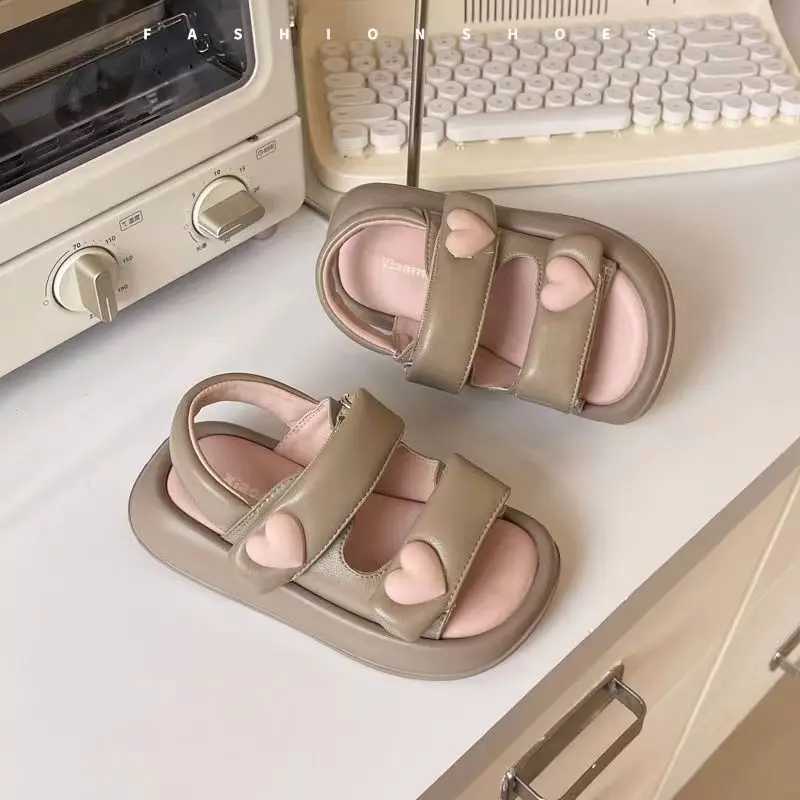 Cute Heart Childrens Sandals Summer PU Leather Hook and Loop Girls Sandals Breathable Soft Bottom Childrens Beach Shoes X250409