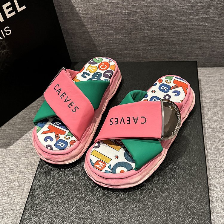 Ladies 2025 summer new graffiti cartoon cute thick soles super soft flip-flops wear net red sandals on the beach