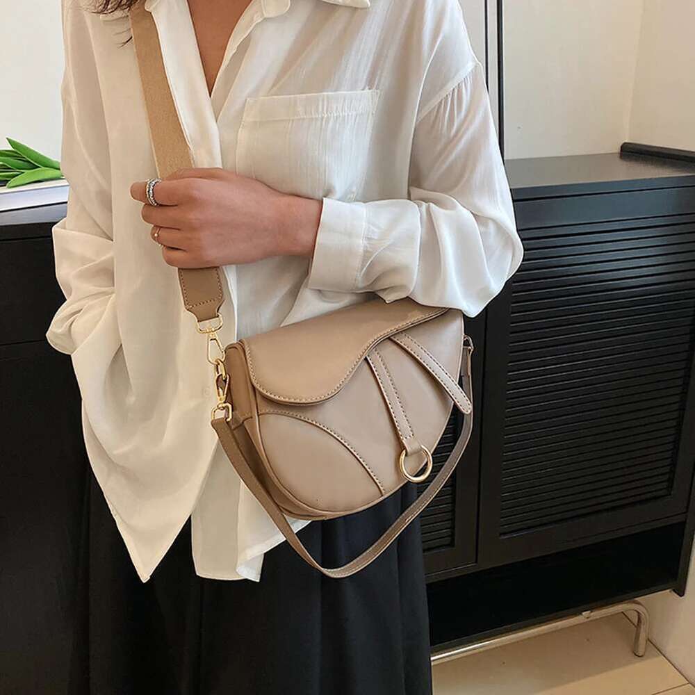 PU Leather Fashion Sg Vintage Women Mini Hobo Waterproof Saddle Shoulder Bag Small Handbag Large Capacity Travel Bags