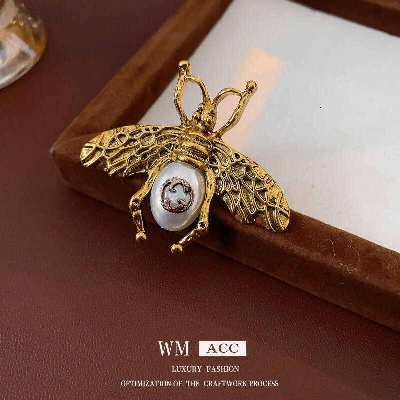 Vintage Honey Bee Pearl Brooch, New Light Chest wer, niche design, accessory for women