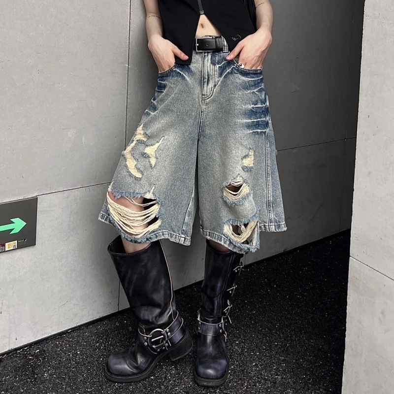 2025S Women s Designer Shorts Washed And Ripped Denim Shorts Hip hop High Street Straight Leg Loose Fit Wide Leg Five Quarter Pants Fashionable Hot Pa