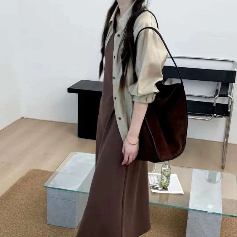 Niche Texture First-Layer Cowhide Frosted Bucket Tote Hand-Held One-Shoulder Casual Commuting Bag For Women 2024 Autumn New