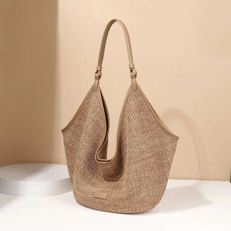 Stylish Raffia Grass Woven 2025 New Summer Fashion Large Capacity Shoulder Trendy Handmade Seaside Beach Bag Female