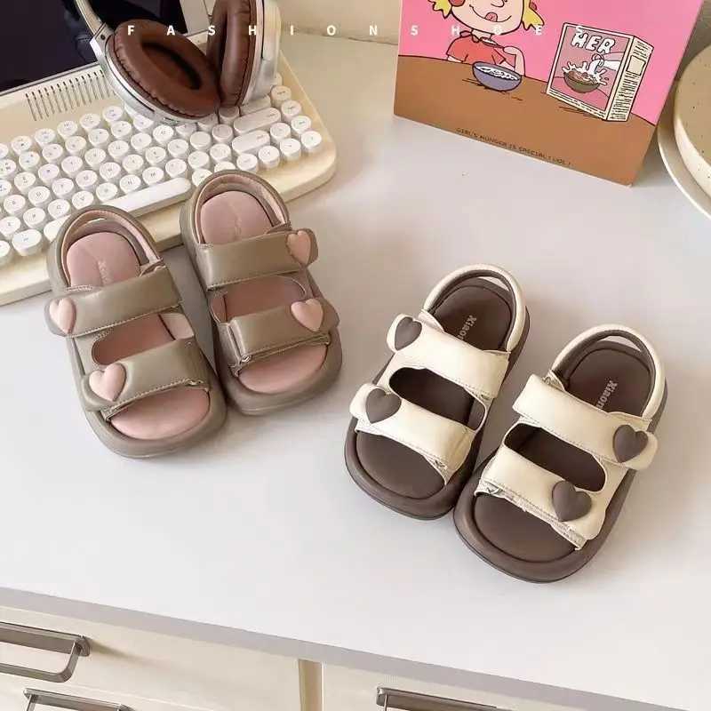 Cute Heart Childrens Sandals Summer PU Leather Hook and Loop Girls Sandals Breathable Soft Bottom Childrens Beach Shoes X250409