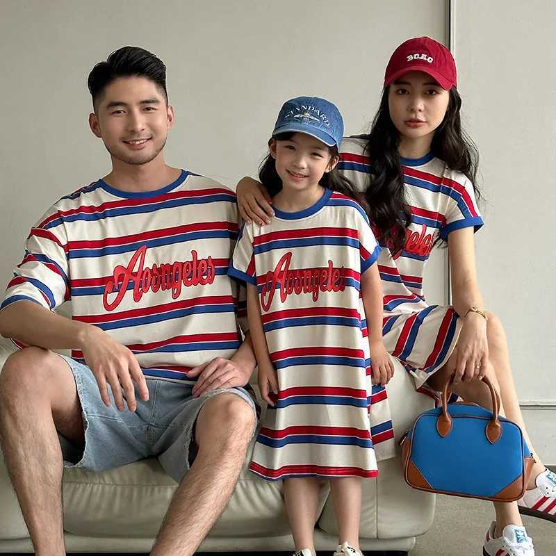 Funny family matching striped clothes Couple looks like mother daughter dress Korean father son T-shirt sisters and brother clothes S2548