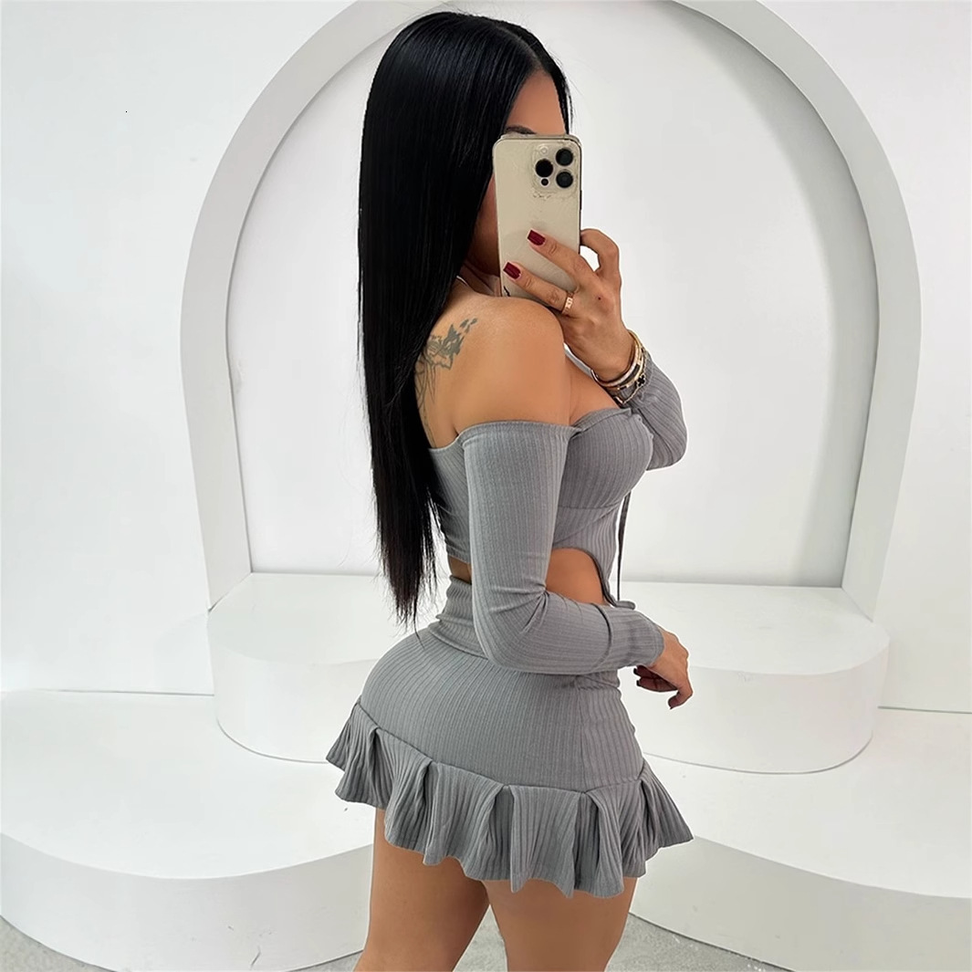 2025S Designer Women S Set Autumn New Solid Color Slim Fit Sexy Spicy Girl Style Crop Top Pleated Short Skirt Set