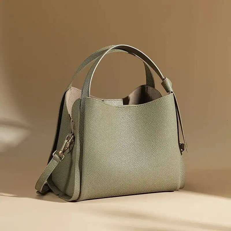 Genuine Leather Ladies Versatile Fashion Large Capacity Handbag New Cowhide High-Grade Vegetable Basket Crossbody Bucket Bag