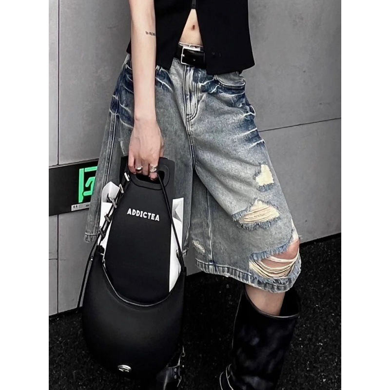 2025S Women s Designer Shorts Washed And Ripped Denim Shorts Hip hop High Street Straight Leg Loose Fit Wide Leg Five Quarter Pants Fashionable Hot Pa