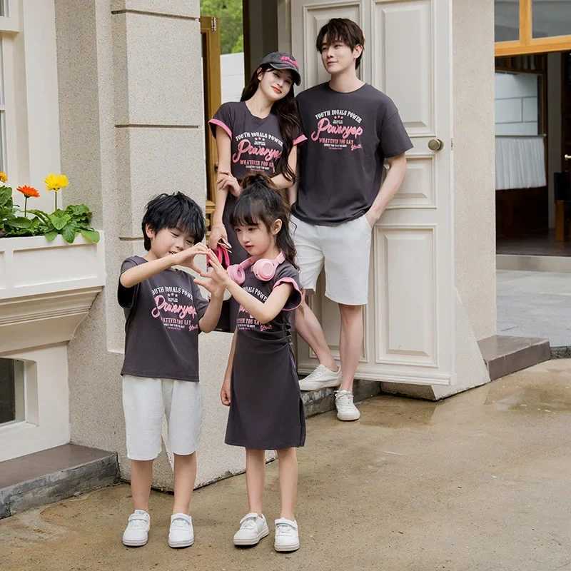 Parents and Children Match Korean Clothing Family Brothers and sisters Clothing Father son T-shirt Mother daughter Dress Womens Couple Style S2548