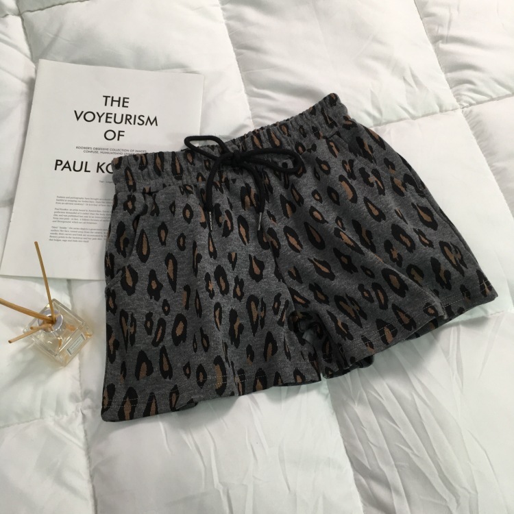 2025S Women s Designer Shorts Summer Women s High Waist Leopard Pattern Sports Loose Fit Wide Leg Hot Pants Running Casual Pajamas Beach Pants