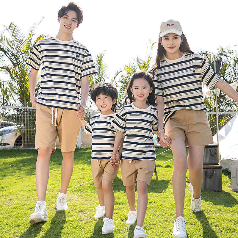 Trendy striped parent-child short sleeved family of three or four heavy-duty embroidered round neck oversized T-shirt full home decoration S2548