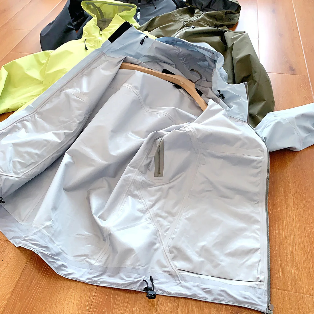 Storm Jacket Enthusiasts Outdoor Sports Camping Mountain Skiing Trend British Style Leisure Waterproof 250409