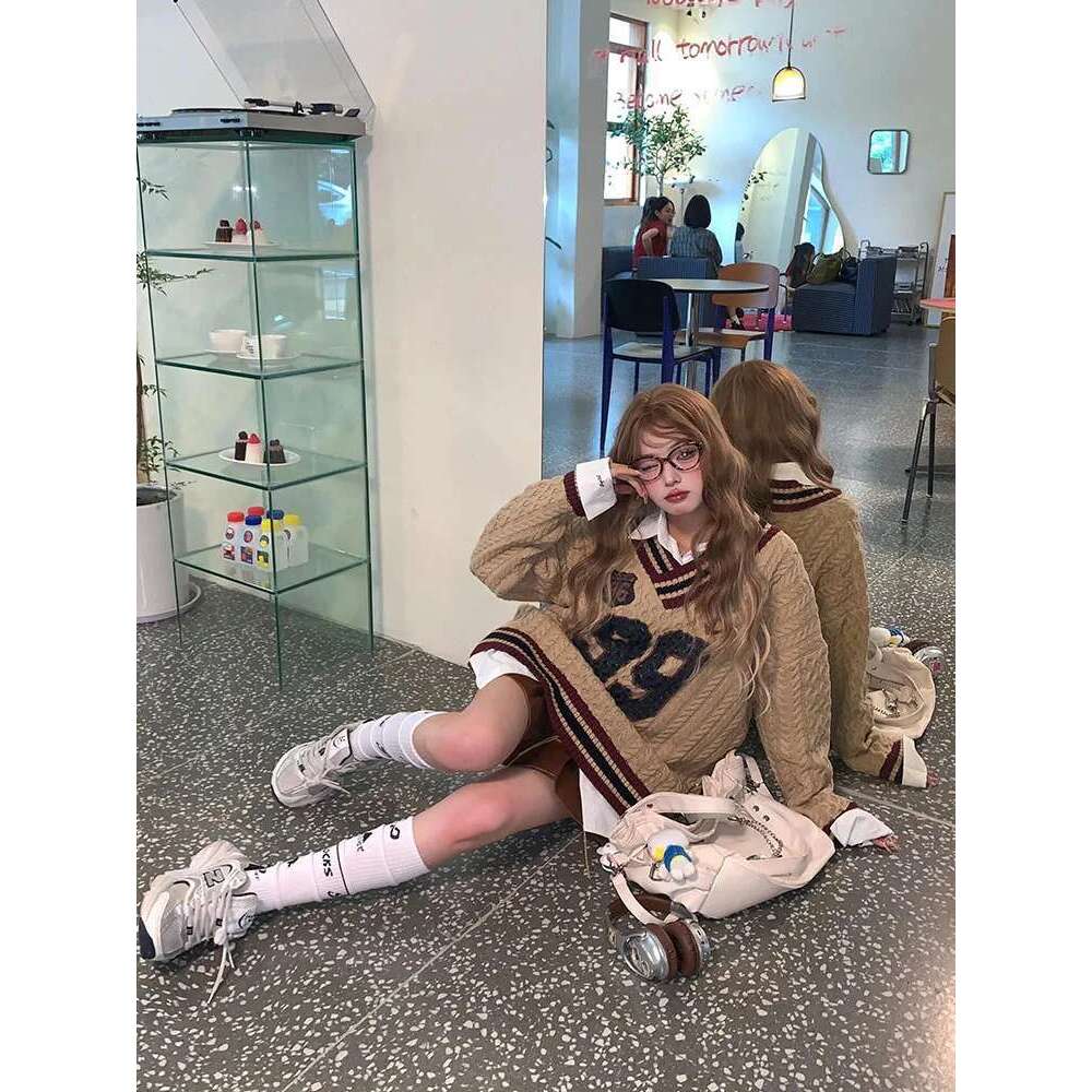 Women's Wear Oversized Korean Preppy Style Letter Print Loose Sweater Women Fashion V-Neck Design Straight Top Autumn Winter Elegant Pullover