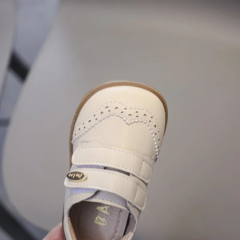 Baby girl leather shoes lightweight baby and toddler shoes British style childrens soft sole anti slip childrens first walking shoes 250409
