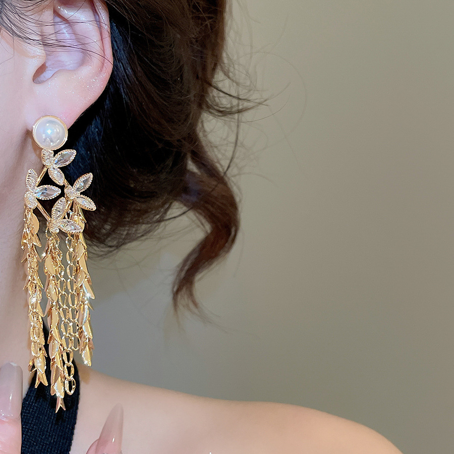 18K Real Gold Plated Flower Tassel Pearl Stud Palace Style Retro Elegant Earrings Light Luxury High-end Feel Ear Jewelry - view 3