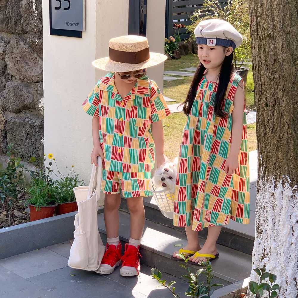 Brother sisters Clothing 2025 Summer Contrast Plaid Shirt+Shorts Boys Set Sleeveless Loose Girls Dress Childrens sisters Clothing S2548