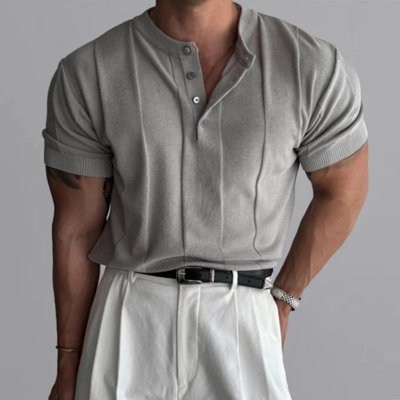 Fashion pleated knitted mens T-shirt for spring and summer casual pure color knitted mens retro button O-neck knitted T-shirt 250402