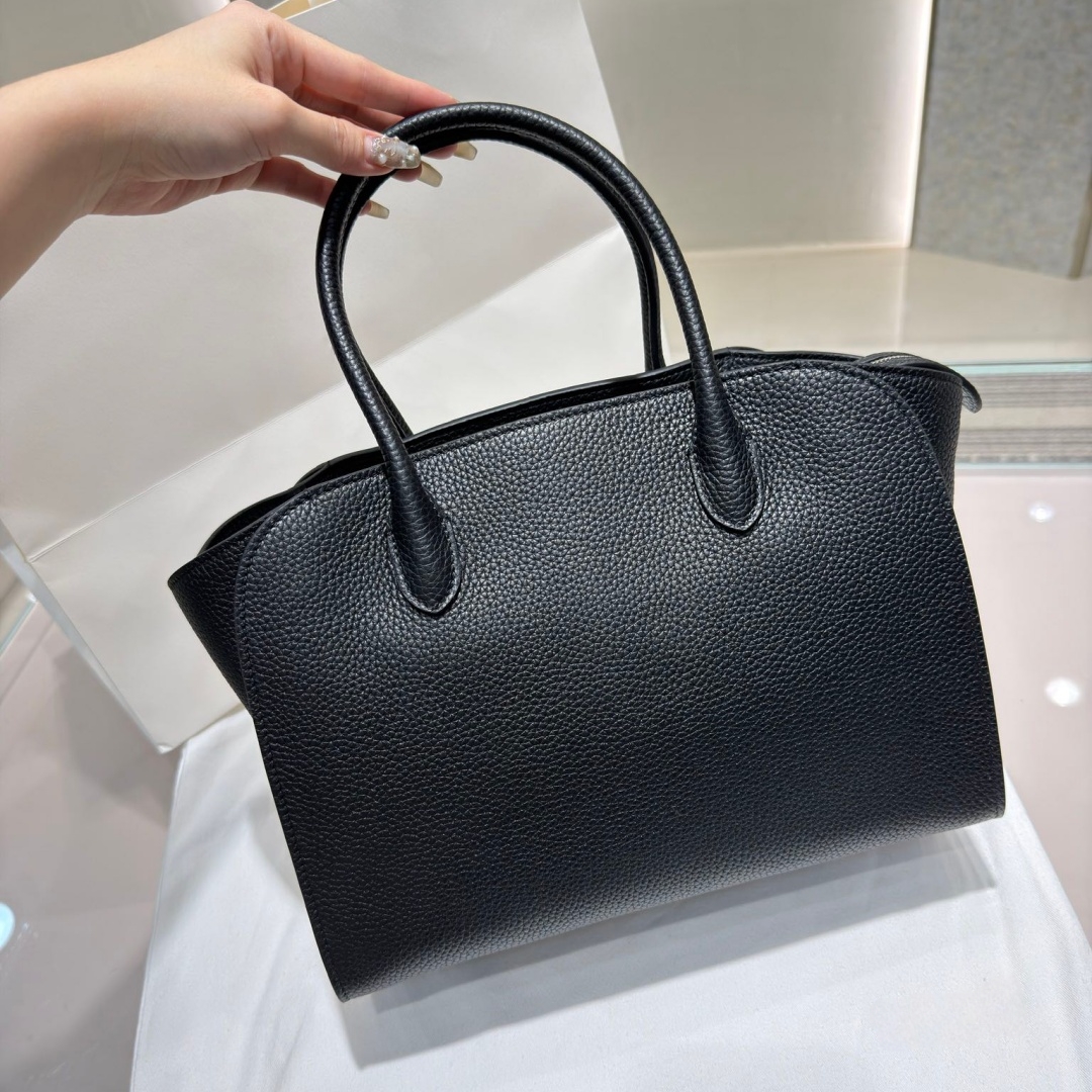 TOP Quality Minimalist Large Capacity Tote Bag in Leather