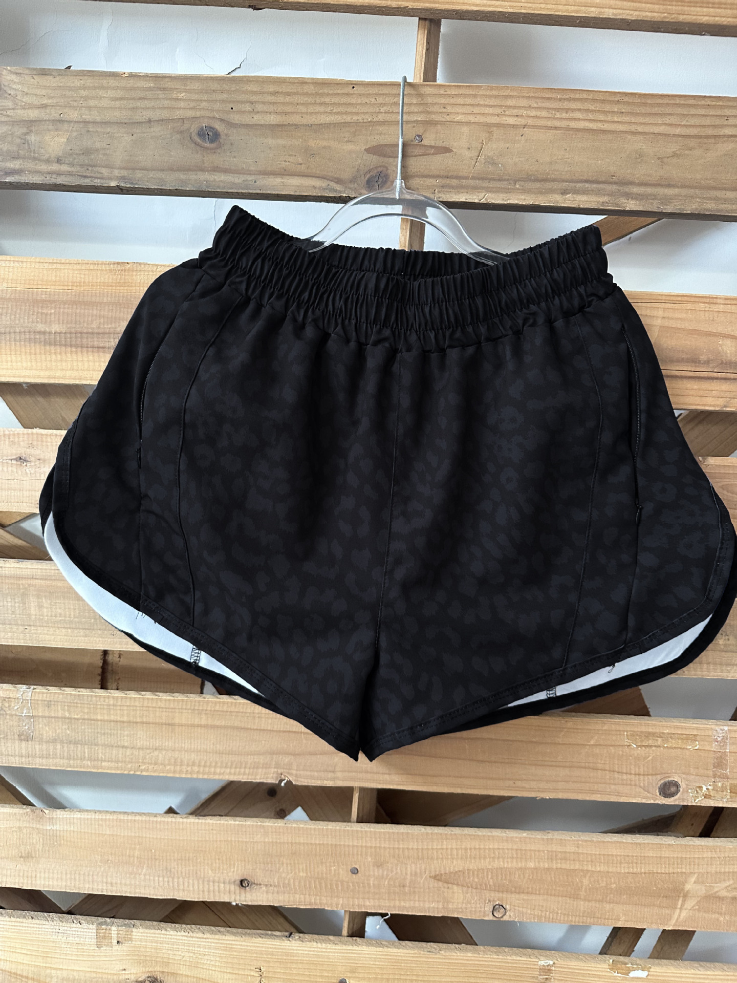 2025 New Designer Shorts Summer New Women's Clothing Personalized And Fashionable High Waist Slimming Three Part Shorts