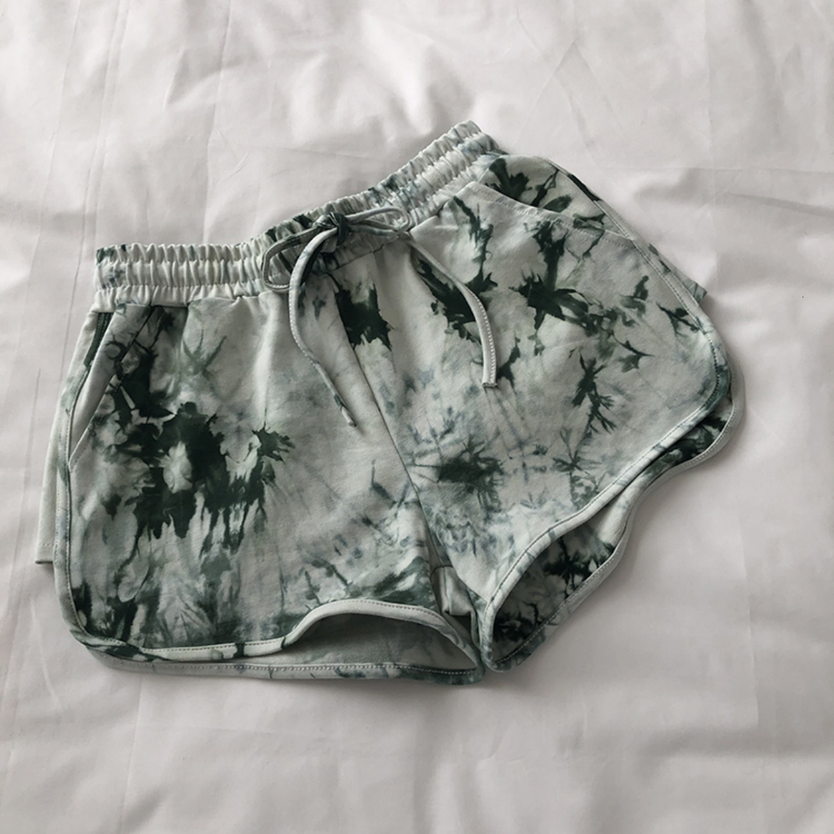 2025S Designer Shorts For Women Thai Tie Dye Sports For Women Loose Wide Legged Casual High Waisted Elegant Style Shorts Running Hot Pants Beach Pants
