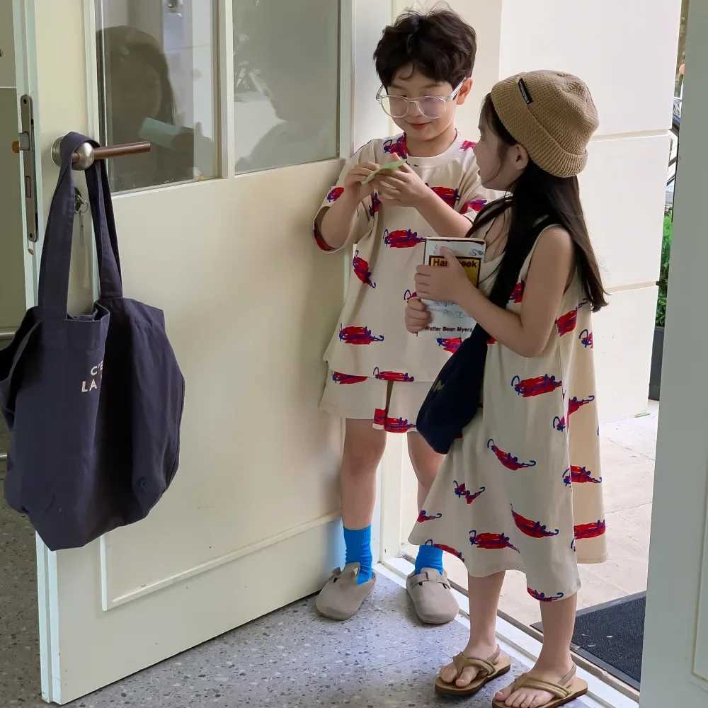 9000 Brothers and sisters Clothing 2024 Summer New Korean Alphabet Graffiti Girls Long T-shirt or Boys Two Piece Set S2548