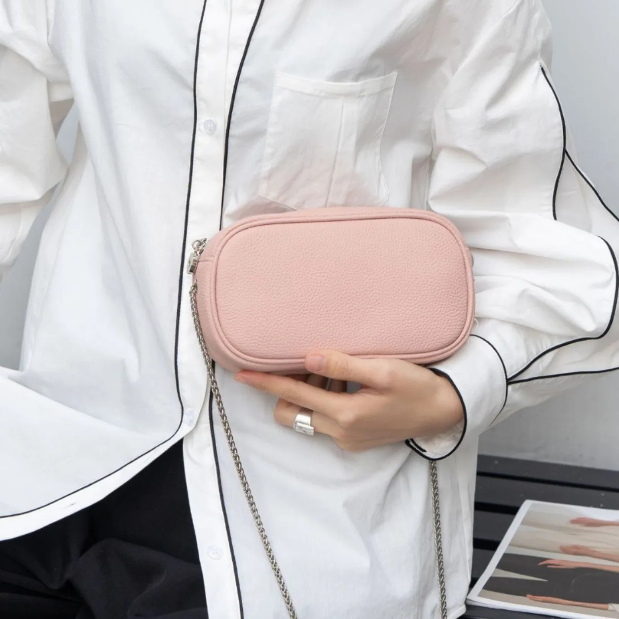 Home>Products>Cowboy Leather Womens Cross Shoulder Bag>Womens Short Sleeve Lightweight Zipper Bag Suitable for Mobile Phones Keys and Wallets