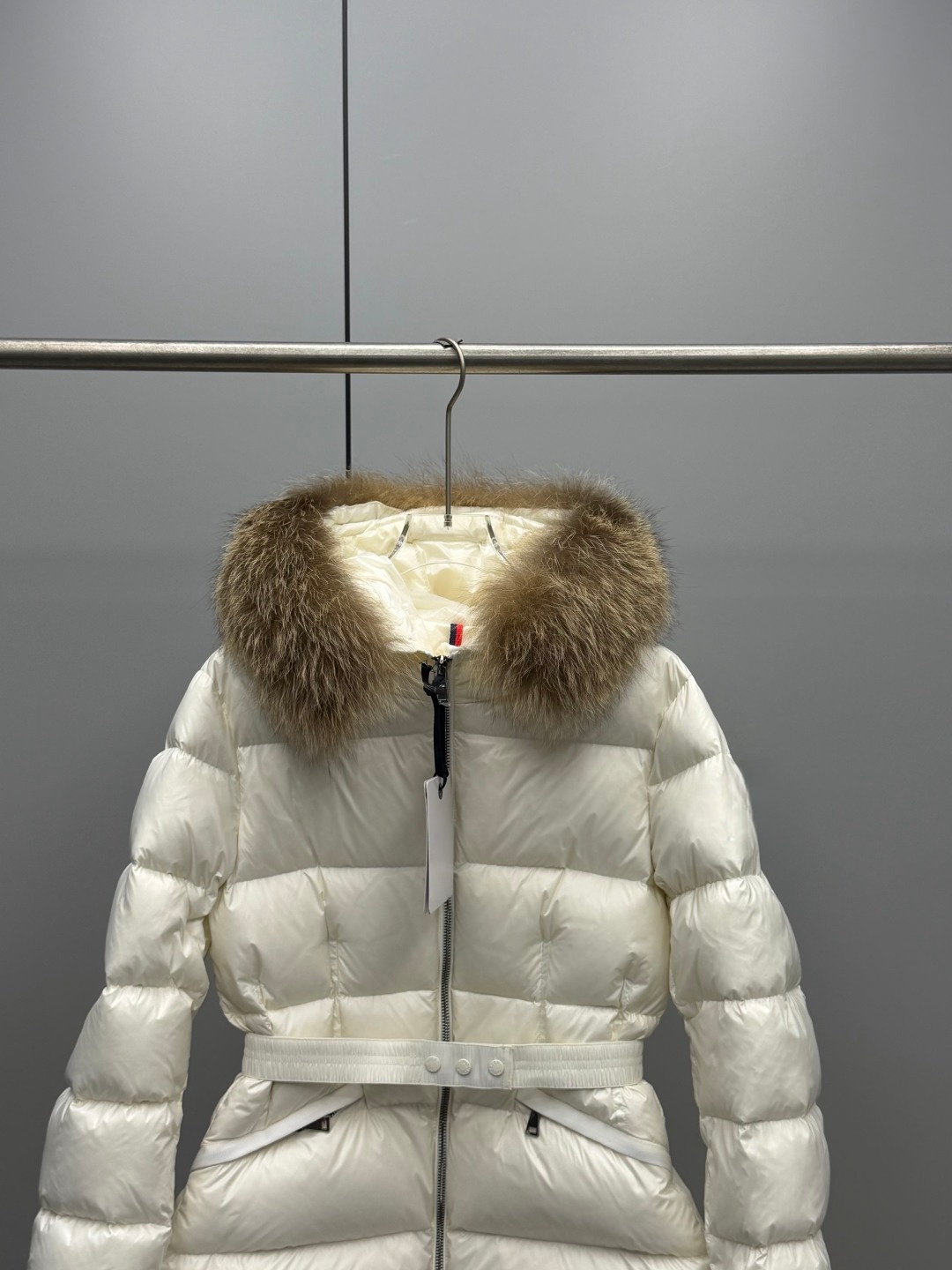 Light Luxury 2025 Autumn And Winter New Ladies Ski Clothes Coat Hooded Temperament Handsome Warm Wild Down Jacket