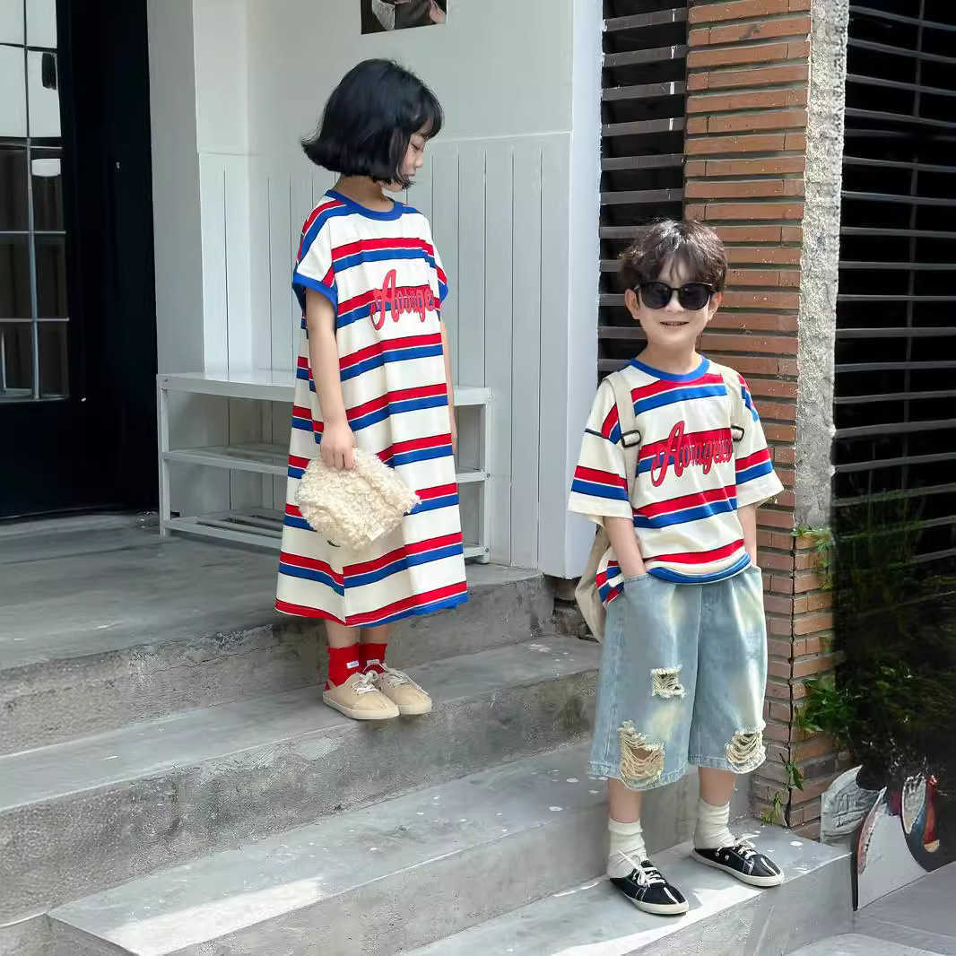 Childrens Brother and Sister Dress Summer 2024 New Boys Colorful Striped Short Sleeve Girls Medium to Long T-shirt Skirt Brother and Sister Dress S254