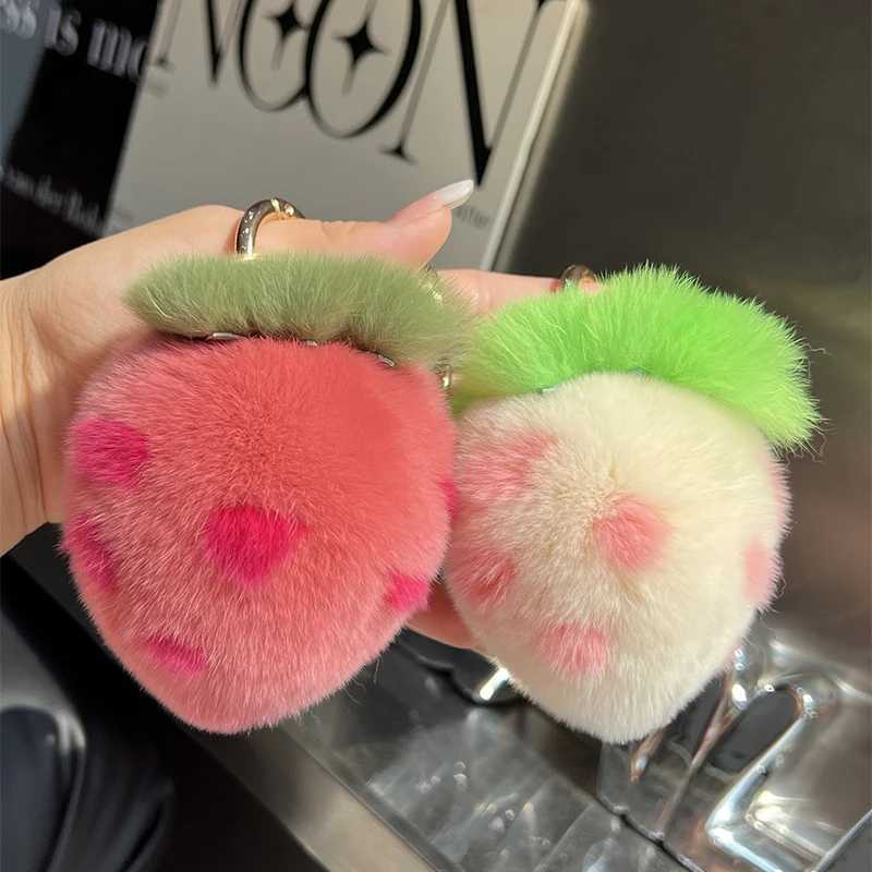 Plush Ball Real Rex Rabbit Fur Keychain Cute Cream Dried Soft Toy Womens Burger Pendnat Car Keyring Jewelry Ring Girl GiftXJ250409