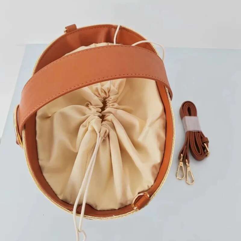 Summer New Arrivals Woven Raffia Grass Handbag Beach Travel Vacation Top Handle Fashionable Women's Straw Bag