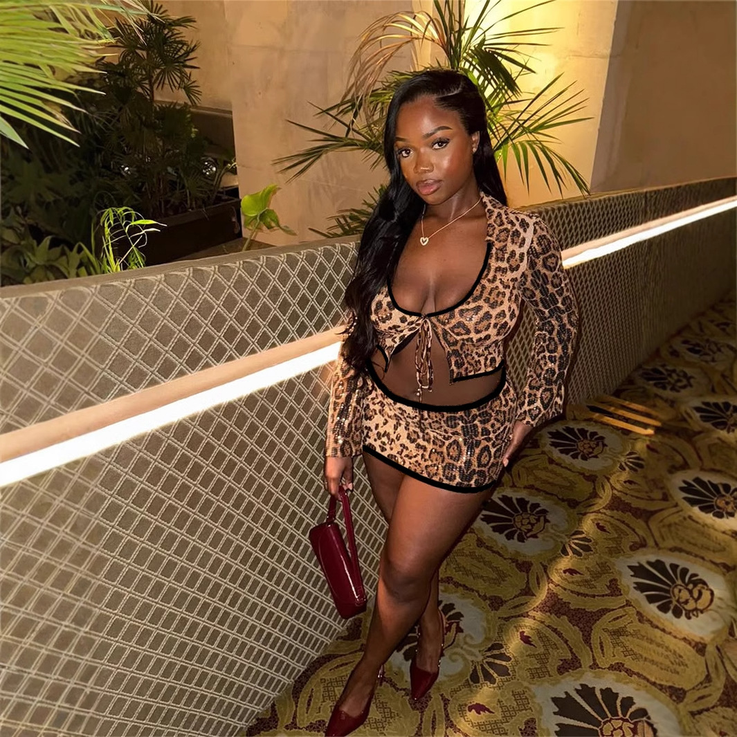 2025S Designer Women s Set New fashionable slim fit sexy leopard print sequin design lace up top hip hing short skirt set