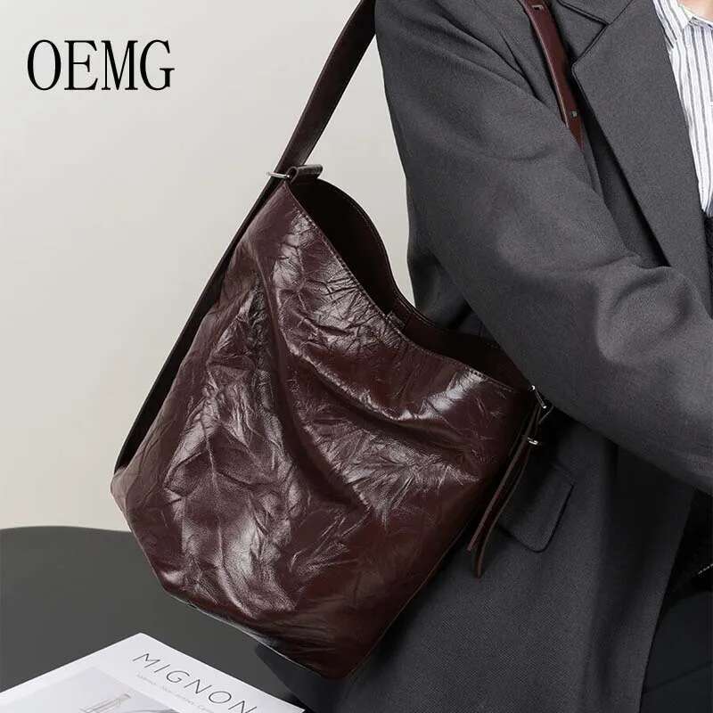 OEMG 2025 Spring And Summer Lazy Comfortable Fold Head Layer Cowhide Bucket Women's New Advanced Sense Tote Bag Leather