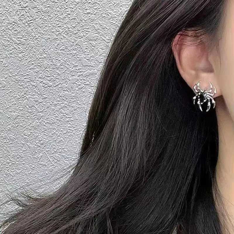 Silver Color Spider Stud Earrings for Women Unique Design Punk Personality Female Small Earrings Black Enamel Fashion Jewelry Z250408