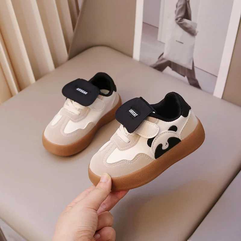 Childrens sports shoes black lightweight soft boy and girl baby running shoes four season model red childrens baby board shoes X250409
