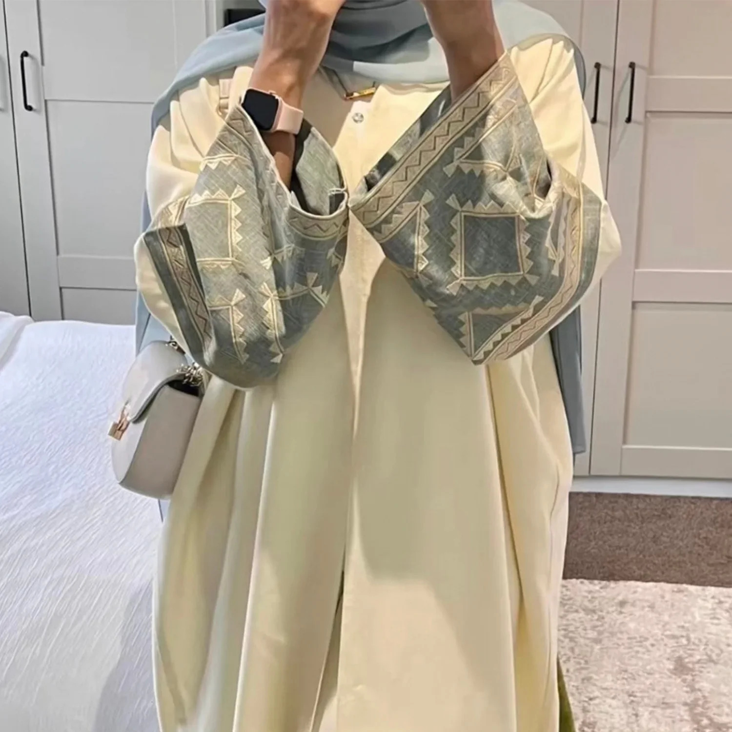Middle Eastern style fashionable ed cardigan Dubai Saudi Arabia Muslim ethnic women Abaya 250409