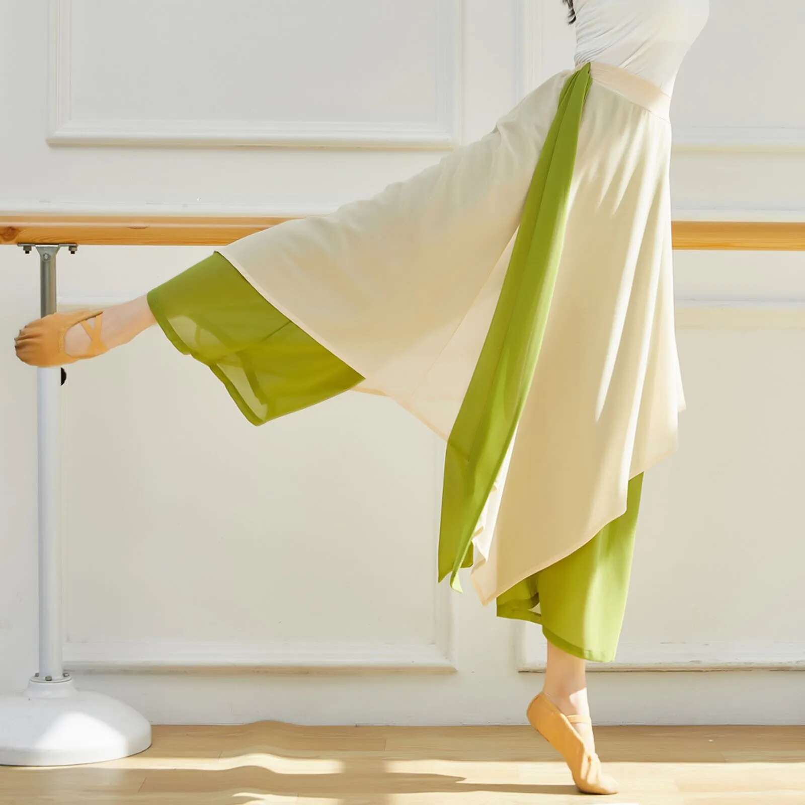 Dongdumaoyi China Dance Chiffon Culottes Wide Leg Harem Skort Pant Flowy Classical Folk Yangko Dancer Practice Wear Layers Fairy