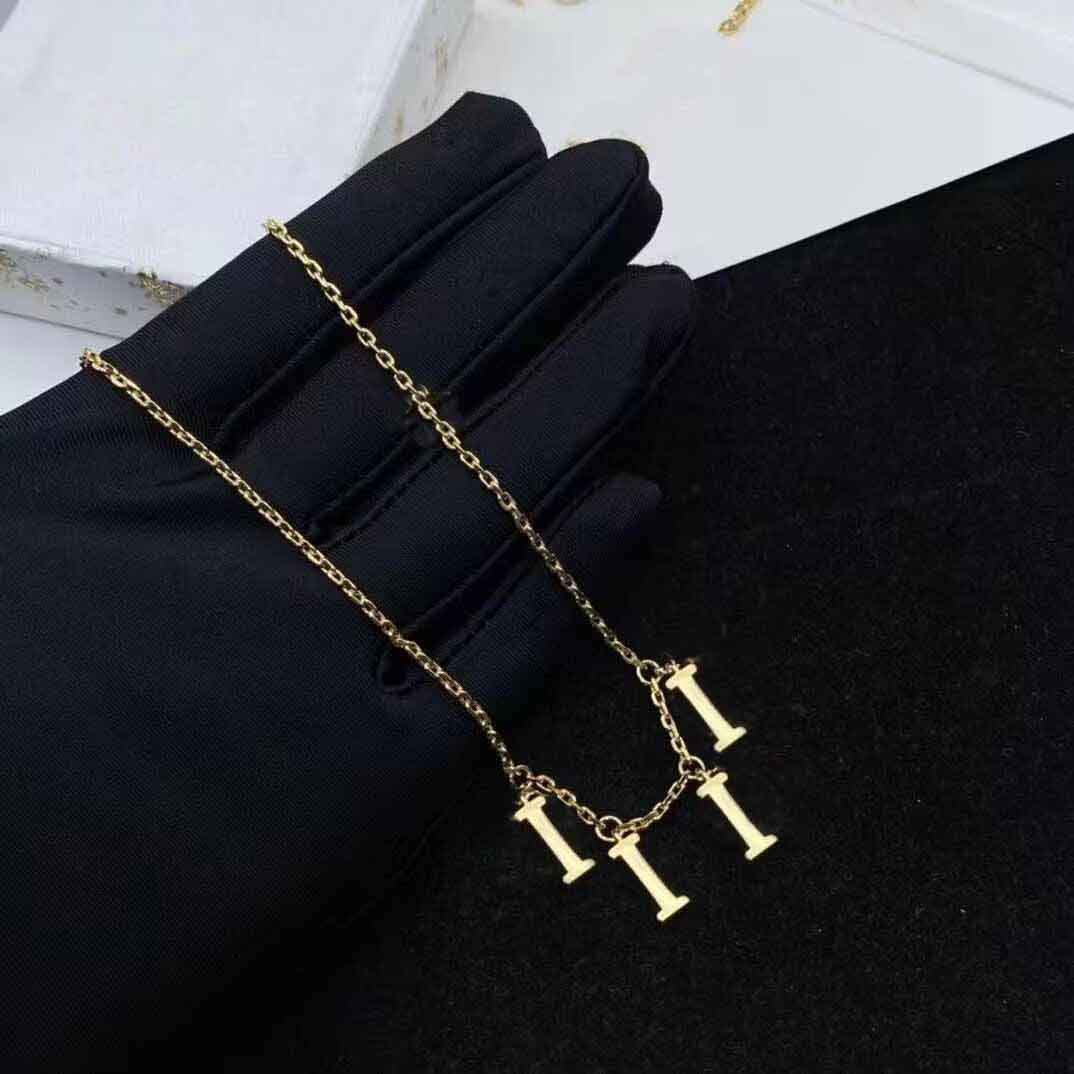 Designer jewelry Women choker Pendant Necklaces Bracelet earrings ring Classic style for party wedding