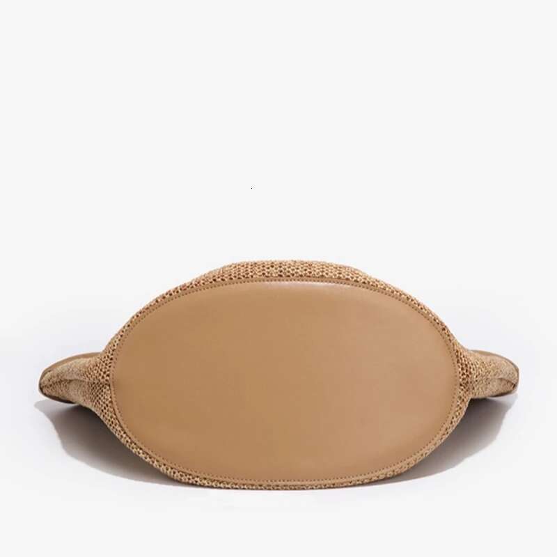Stylish Raffia Grass Woven 2025 New Summer Fashion Large Capacity Shoulder Trendy Handmade Seaside Beach Bag Female